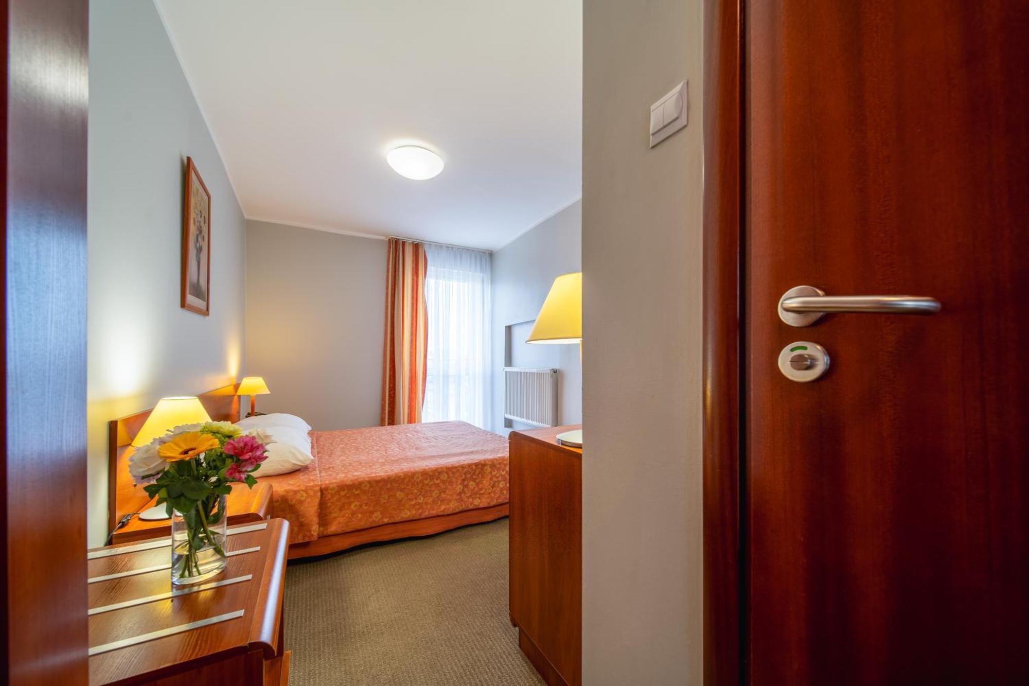 Hotel Gromada Ломжа Экстерьер фото